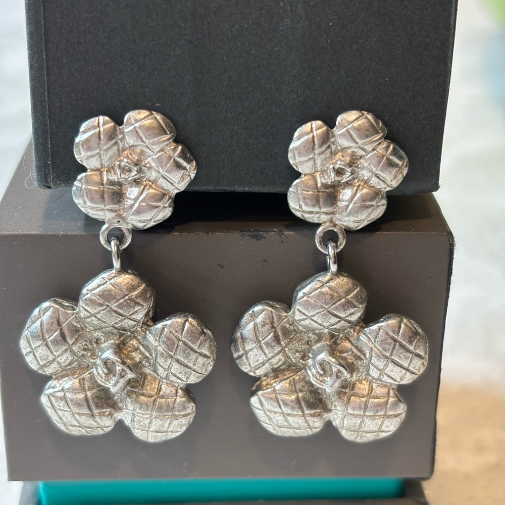 CHANEL Vintage Camellia Drop Clip-On Earrings COA - Picture 3 of 8